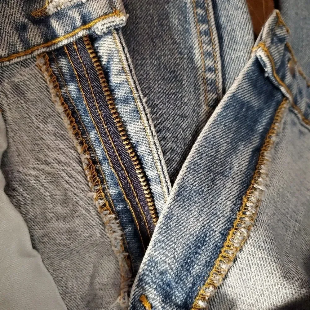 4. 1996 ~ Vintage ~ Levi's 💙 ~ 550 ~ 33 x 32 ~ Made in the 🇺🇸 USA